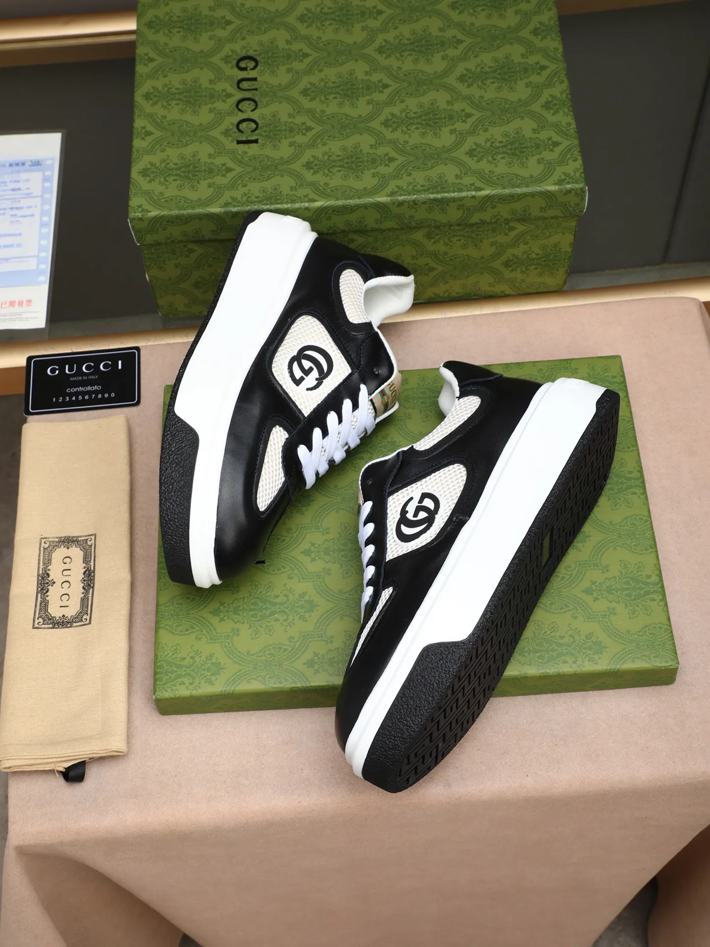 Men's shoes 💰480 New men's shoes GUCCI Fashion trend Made of first-layer calfskin ➕ washed sheep lining! The foot feels super comfortable and the workmanship is impeccable. Foam ultra-light outsole, size: 38-44 (45 customized) 3 colors to choose from!